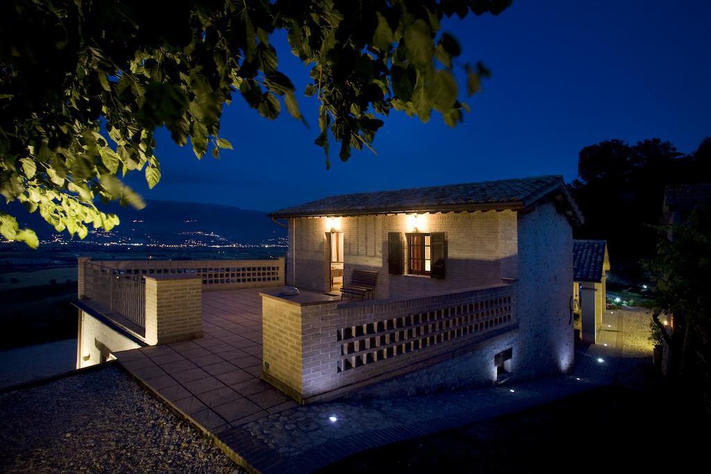 Agriturismo Il Girasole Montefalco Rum bild